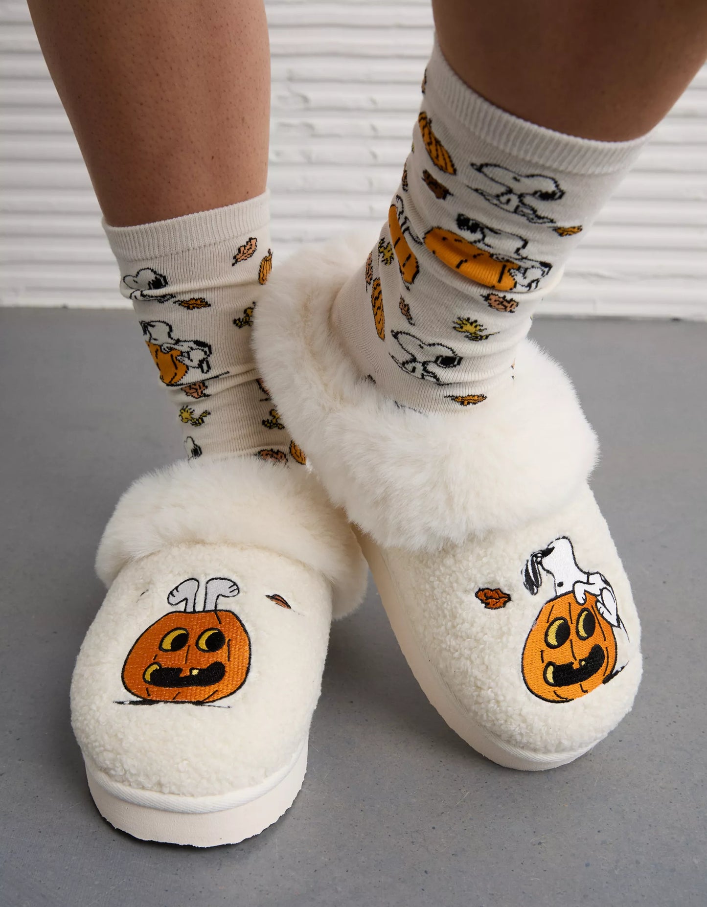 AE Snoopy Pumpkin Halloween Scuff Slipper