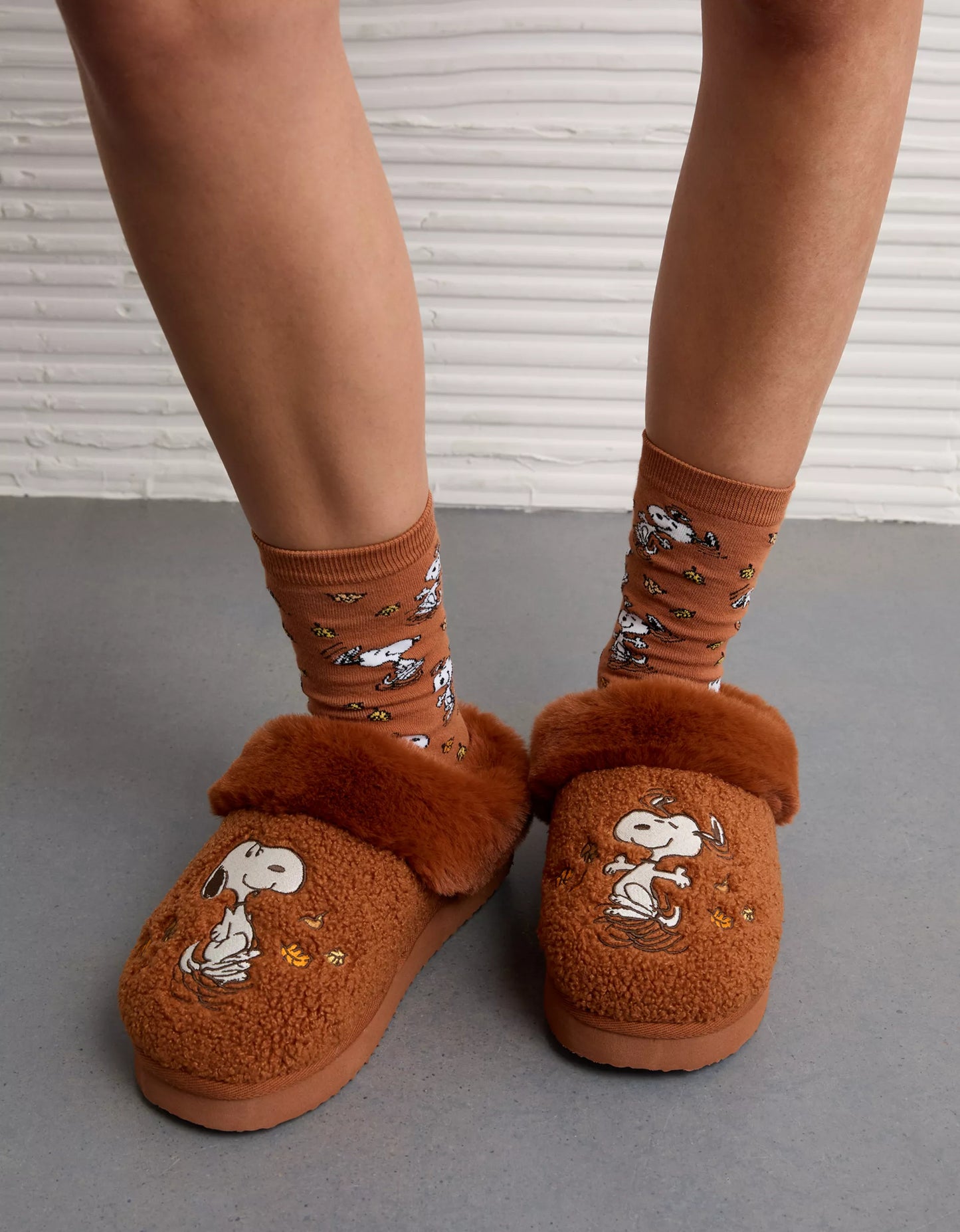 AE Snoopy Fall Scuff Slipper